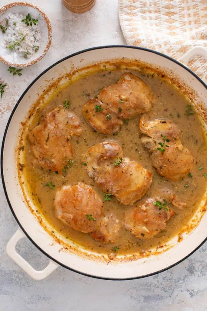 Finished garlic chicken in a skillet.