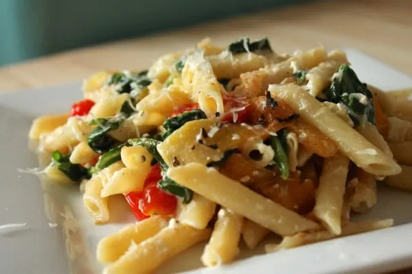 Tomato, pepper, and artichoke pasta