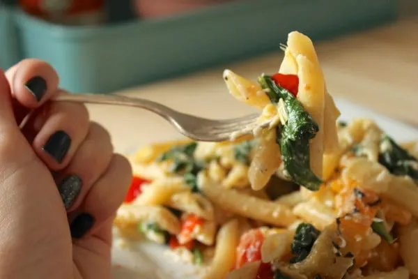 Tomato, pepper, and artichoke pasta