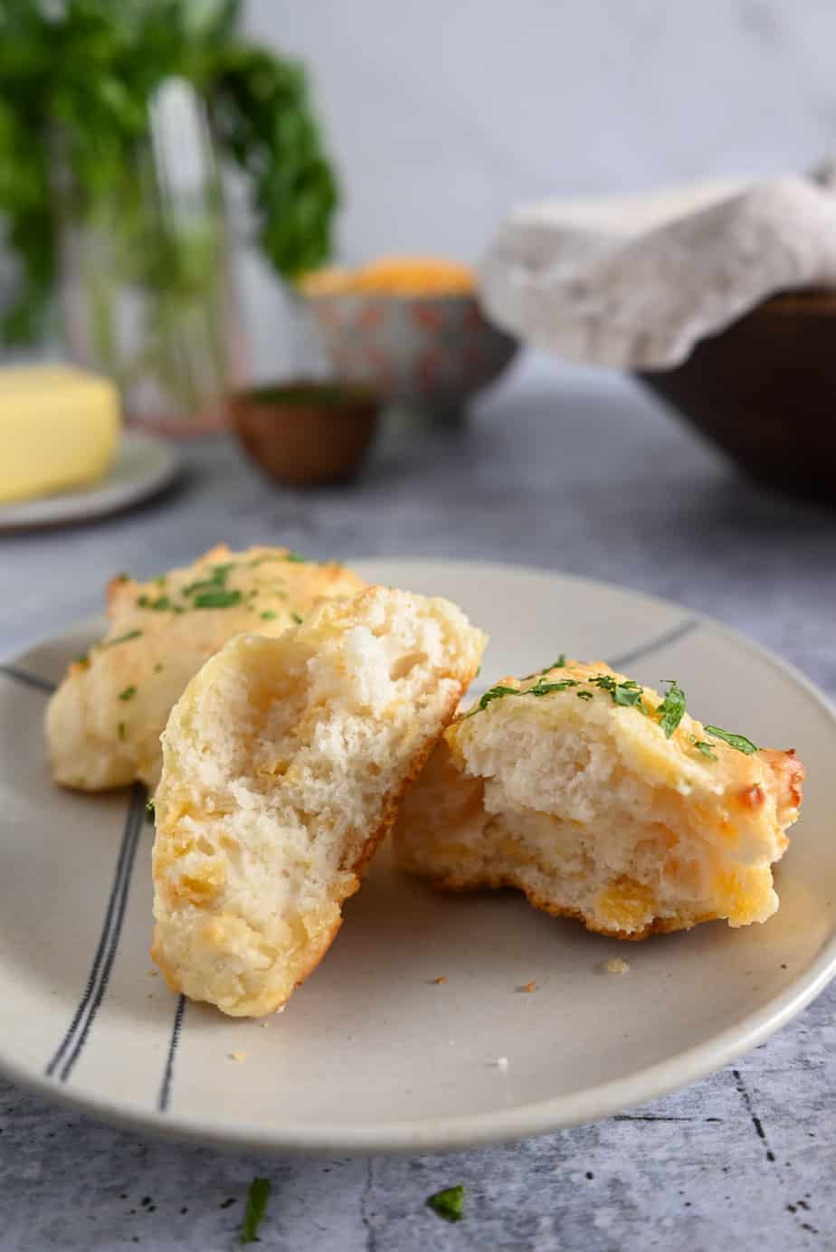 https://www.stephiecooks.com/wp-content/uploads/2013/06/halved-red-lobster-biscuit.jpg