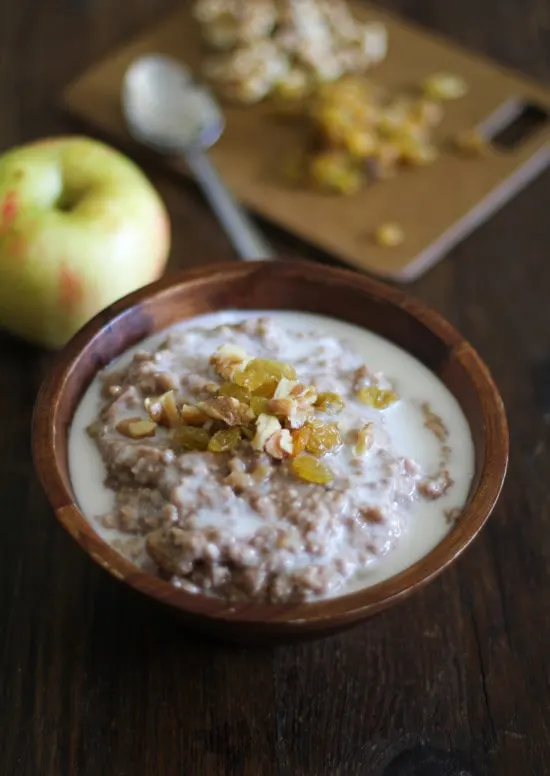 {Friends First with The Roasted Root} Apple Cinnamon Crockpot Oatmeal
