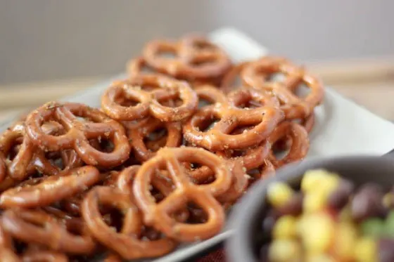 taco-seasoned-pretzels bake your day