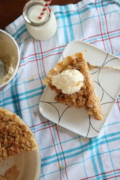 Deep-Dish Crumb-Topped Apple Pie