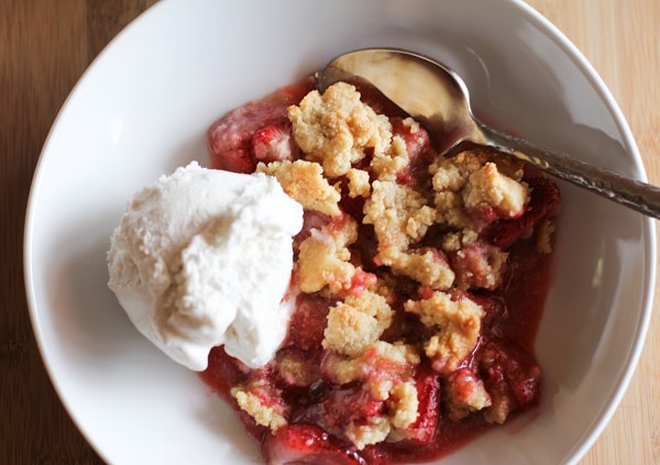 paleo_strawberry_crumble_2