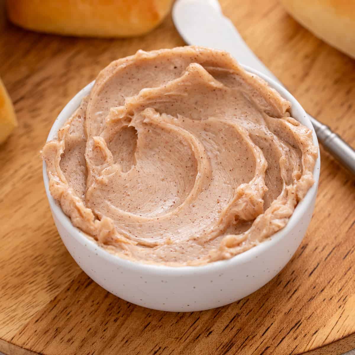 Cinnamon Honey Butter (Copycat Texas Roadhouse Recipe)