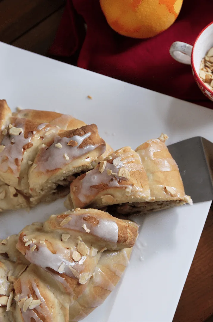 Raisin-Filled Holiday Ring