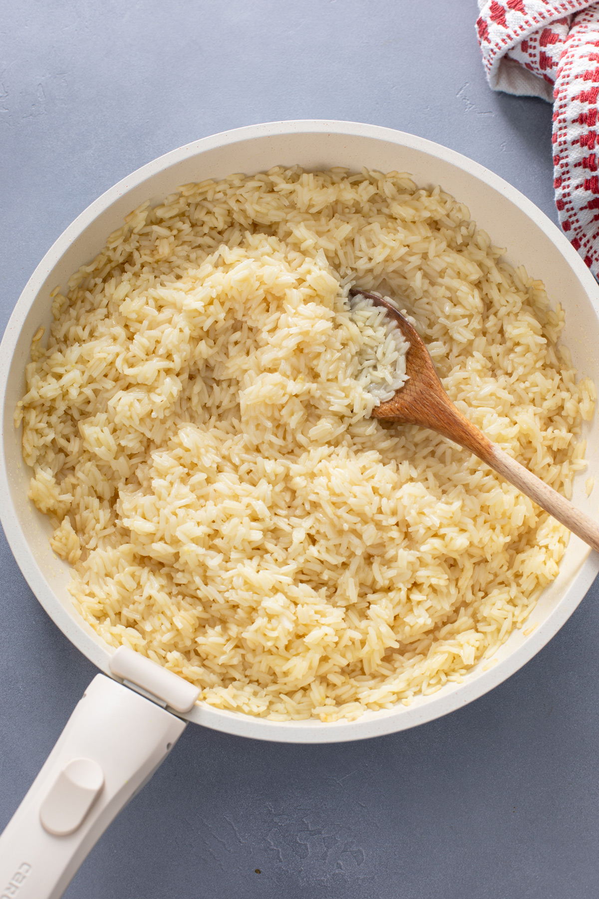 Cooked rice in a saucepan.